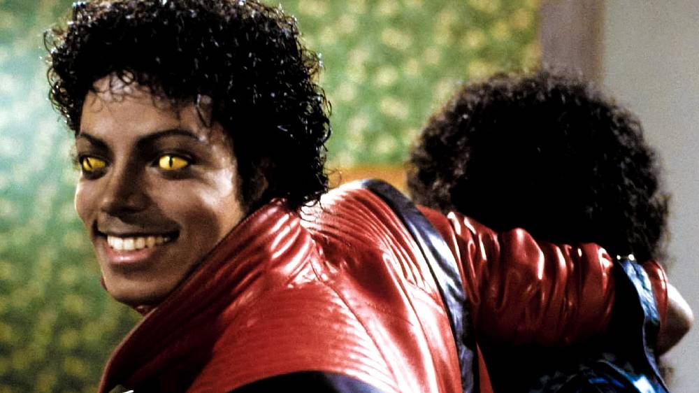 Michael Jackson's Thriller (1983), Noc v kině se změní v noční můru, když Michaela a jeho doprovod napadne horda krvežíznivých zombie.