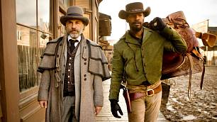 Nespoutaný Django (2012), Jižanské drama z období před vypuknutím Občanské války, jehož hlavním hrdinou je otrok Django. Ten má šanci získat díky nájemnému lovci lidí dr. Schultzovi svobodu, pokud se mu povede dopadnout vraždící bratry Brittlovi. Djangovi se tak zároveň naskytne příležitost najít ženu, kterou musel před lety nedobrovolně opustit. Ani jeden z hlavních hrdinů však netuší, jak blízko jsou nejnebezpečnějšímu dobrodružství svého života.