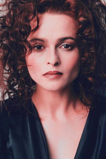 Helena Bonham Carter se narodila 26. 5. 1966 ve znamení Blíženců v Londýnské čtvrti Golden Green v rodině vysokých politických hodnostářů a filmových profesionálů (její pradědeček H. H. Asquith byl v letech 1908-1916 předsedou vlády Velké Británie). V životě ji nejvíce ochromila operace mozku, kterou prodělal její otec – byl po ni kompletně paralyzován.

Helena si v roce 2002 zahrála s Guyem Pearcem ve filmu Till Human Voices Wake Us a následující rok ve válečném dramatu z produkce HBO Živě z Bagdádu, za které byla nominována na Zlatý glóbus a Emmy. Svůj talent propůjčila např. provokativnímu Klub rváčů od Davida Finchera, nové verzi Planety opic od Tima Burtona a nebo černé komedii Davida Atkinse Novocaine.

Za roli ve Wings of the Dove režiséra Iana Softleyho získala nominaci na Oscara v kategorii Nejlepší herečka, Zlatý globus a cenu Screen Actors Guild. Je také držitelkou ocenění Canadian Genie Award (za film Margaret's Museum) a byla nominována na Emmy (za roli v seriálu Merlin). V poslední den natáčení jejího celovečerního debutu Lady Jane jí James Ivory nabídnul hlavní roli ve filmu Pokoj s vyhlídkou. Tím odstartoval sérii adaptací románů E. M. Forster, díky kterým Bonham Carter získala mezinárodní uznání.

Následovaly filmy Kam se i andělé bojí vstoupit, Howards End, Hamlet, Frankenstein a Mocná Afrodité. Bonham Carter má na kontě také spoustu televizních rolí - zahrála si oběť anorexie v komediálním dramatu Správná věc, striptérku ve filmu Tančící královna a vdovu po Lee Harvey Oswaldovi v dramatu Fatal Deception. Zahrála si také v divadelních hrách Woman in White, The Chalk Garden, House of Bernarda Alba a Trelawny of the Wells.