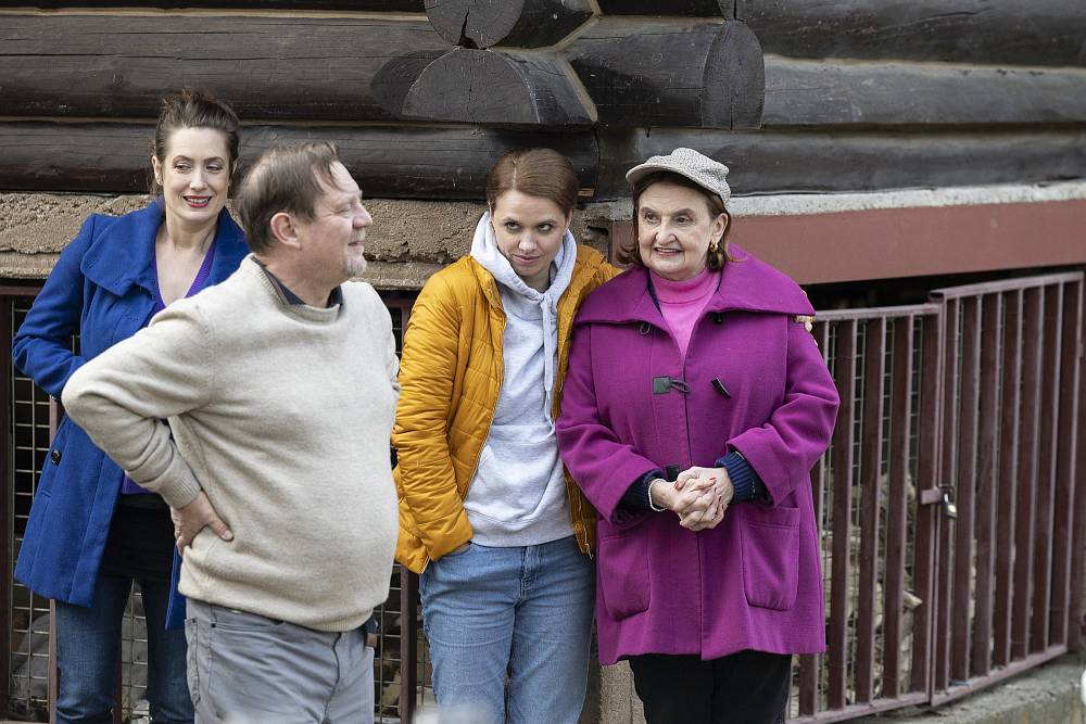 Jedna rodina se vrací z prázdnin a hned s přírůstkem, který se dere na svět