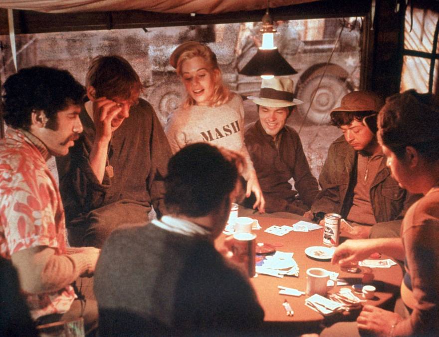 (7.9.) Není M*A*S*H jako M*A*S*H. Film z roku 1970 působí trochu zmateně. Kde je oblíbené osazenstvo polní nemocnice?