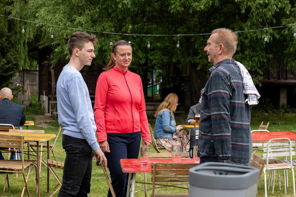 Jedna rodina: Petr Vodička je na roztrhání, Olga prchá na Slovensko a Irena je jako nebezpečná šelma na lovu