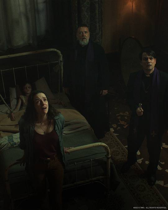 Russell Crowe to brzy rozbalí na Netflixu. Jako Papežův exorcista se postaví ďáblu