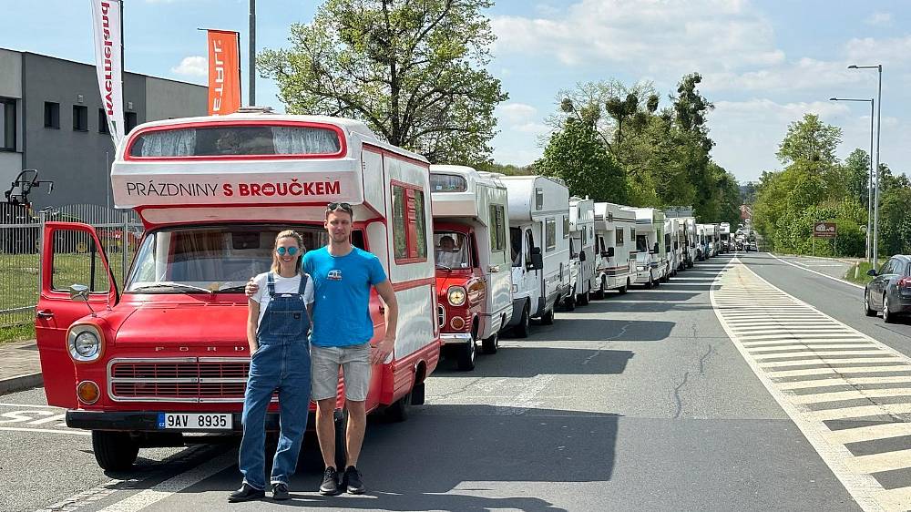 Prázdniny s Broučkem: Na netradiční dovolenou ve zděděném obytňáku se vydává sympatická rodina