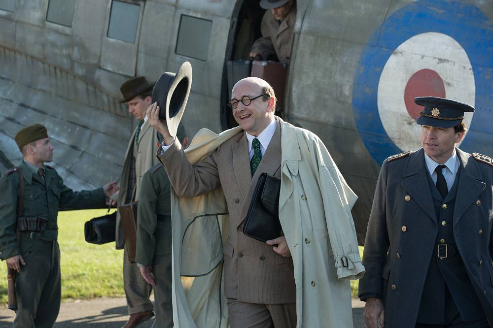 Zajímavá vztahovka na pozadí politických událostí. To je televizní film Balada o pilotovi se šarmantním Švehlíkem