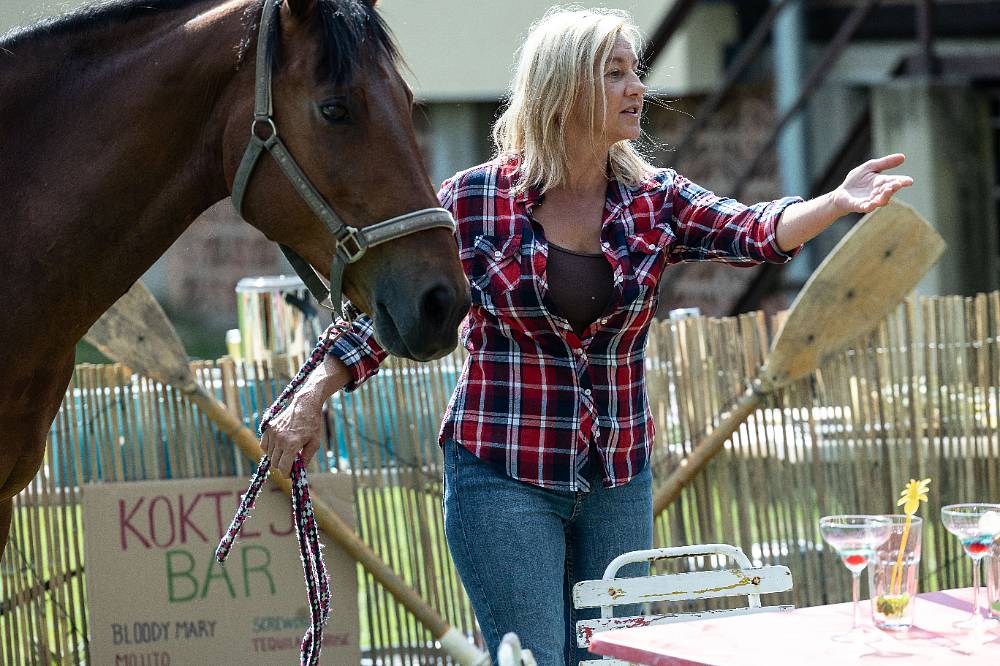 Jedna rodina: Vodička jako Vodička. Darja strávila večer s Medardem