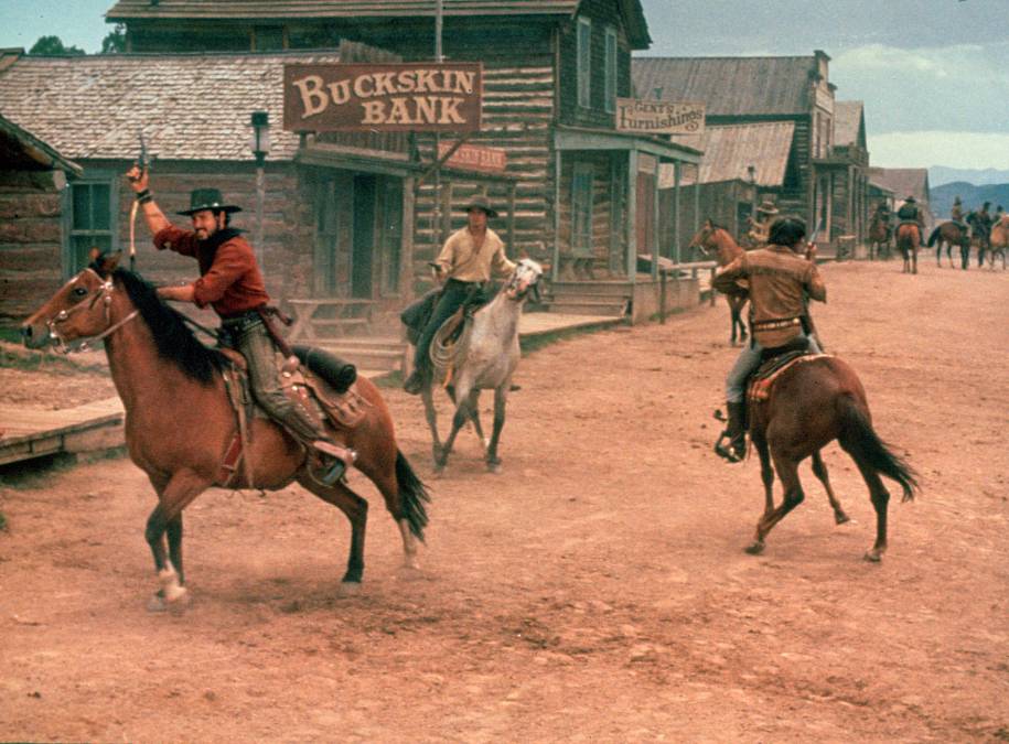 Účetní Lee Van Cleef se jednoho dne rozhodl, že změní profesi. Světu dal řadu zajímavých westernových postav