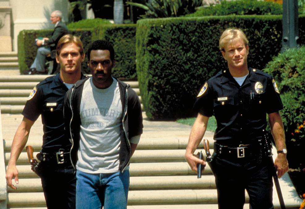 Detektiv Axel Foley zamotal zločincům i policajtům v Beverly Hills pořádně hlavu