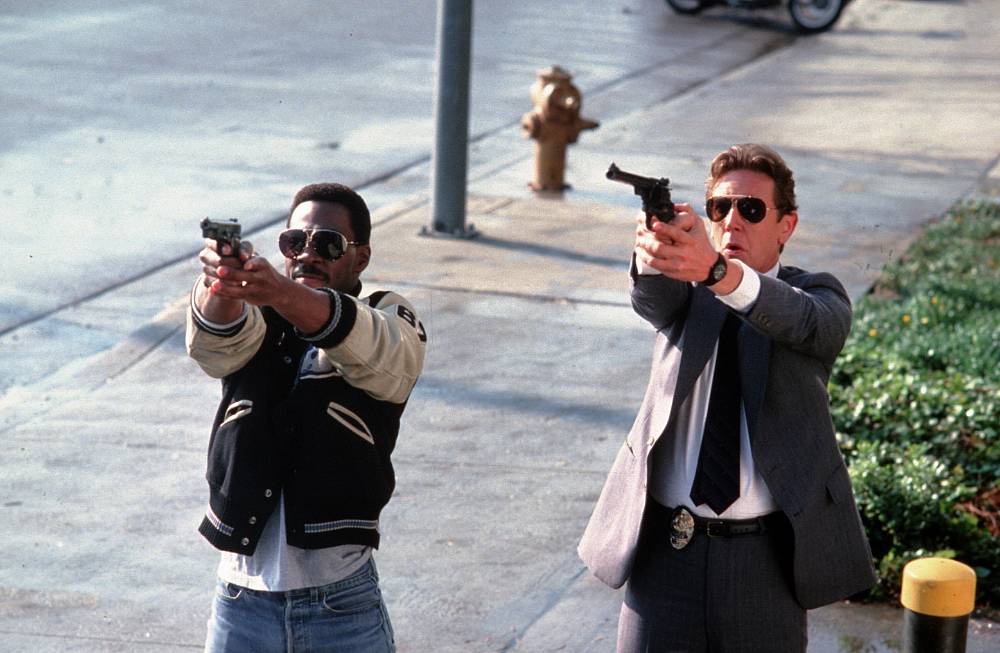 Detektiv Axel Foley zamotal zločincům i policajtům v Beverly Hills pořádně hlavu