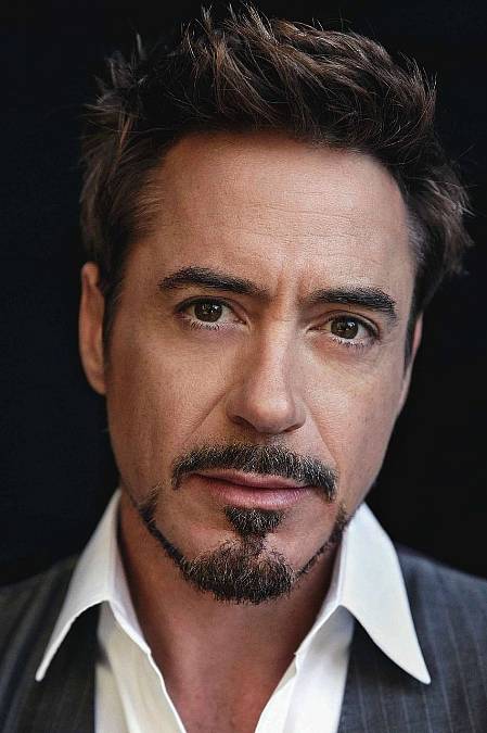 Robert John Downey Jr. (narozený 4. dubna 1965) je americký herec. Jeho filmy jako předního herce vydělaly po celém světě přes 14 miliard dolarů, což z něj dělá jednoho z nejvýdělečnějších herců všech dob. Downeyho kariéra byla charakterizována jistými počátečními úspěchy, obdobím problémů souvisejících s drogami a střety se zákonem a nárůstem populárních a komerčních úspěchů v roce 2000. V roce 2008 byl Downey časopisem Time označen za jednoho ze 100 nejvlivnějších lidí světa. V letech 2013 až 2015 byl časopisem Forbes zařazen mezi nejlépe placené herce Hollywoodu.