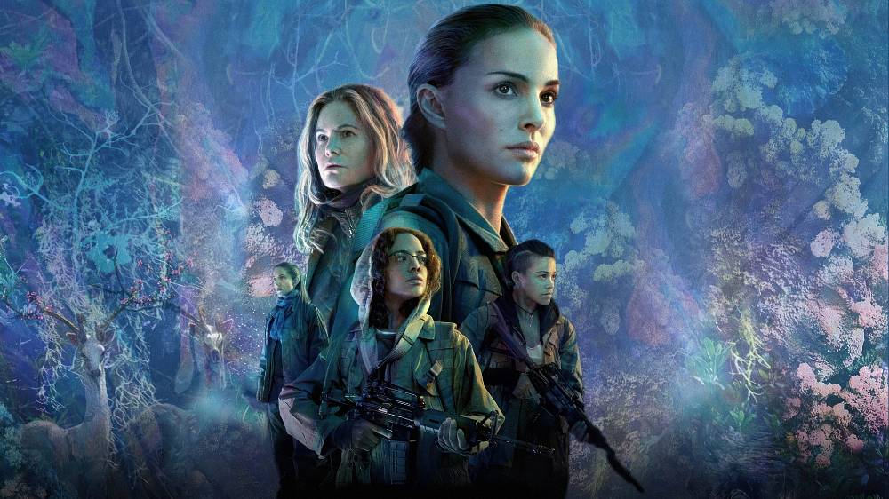 Annihilation (2018).
Bioložka se přihlásí k nebezpečné tajné expedici do tajemné zóny, na kterou se přírodní zákony nevztahují. Na Zemi blízko majáku cosi dopadne z vesmíru. Za nějakou dobu to začne budovat svůj ekosystém, který se neustále pomalu rozrůstá a pohlcuje své okolí. Do tajemného prostředí byly vyslány výpravy, ale žádná z nich se nevrátila. Až doposud. Manžel bioložky, který je od návratu na izolaci, si není schopný na nic vzpomenout. Tak vzniká nová výprava složená pouze z žen, která by měla definitivně odpovědět na otázku, co se tam uvnitř vlastně děje. Na výpravu se vydá i bioložka, aby nalezla odpovědi, co se stalo s jejím manželem. Jak výprava pokračuje, tak se zdá, že zdárně objevuje jednotlivé zákonitosti systému, ale největší překvapení na výpravu čeká tam, kde to celé začalo, tedy u majáku.