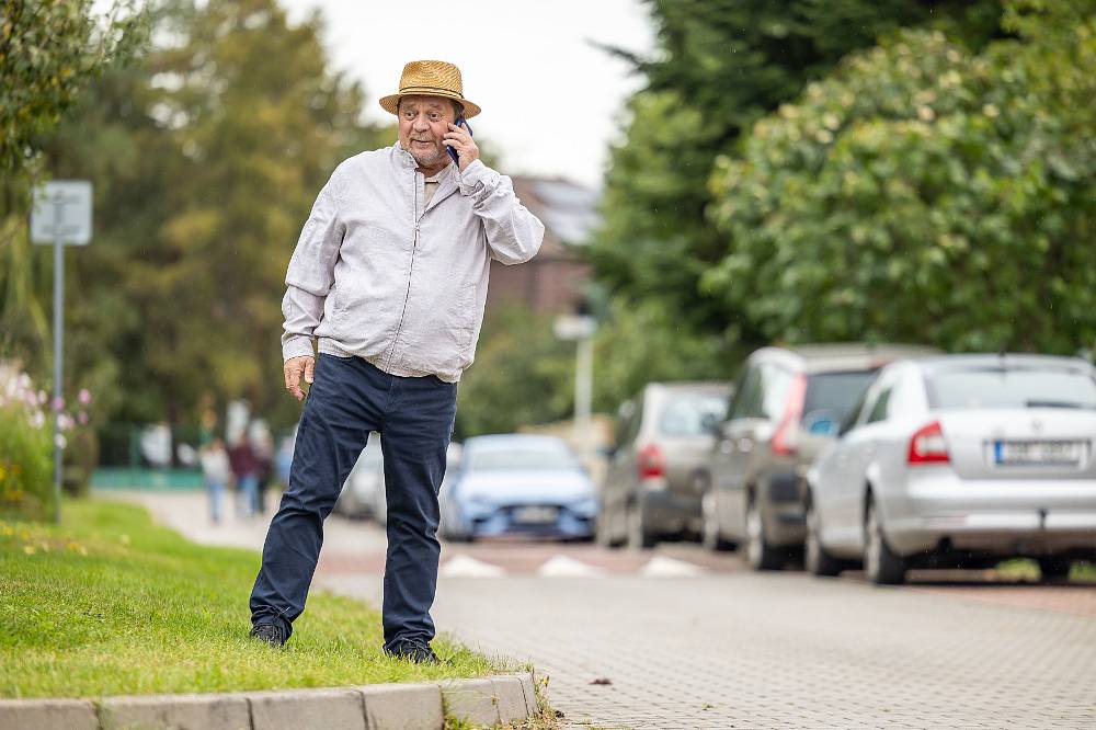 Jedna rodina: Seriál už dávno ztratil náboj a konečně míří ke konci. Pobaví ještě?