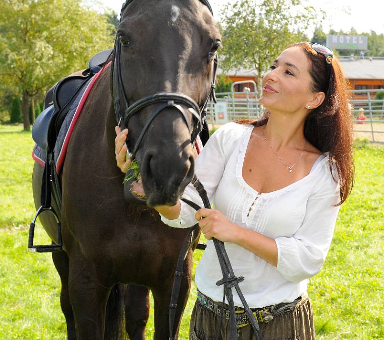 Pamatujete si na princeznu Jasněnku. I po padesátce vypadá stále skvěle, ale chlapa už nechce