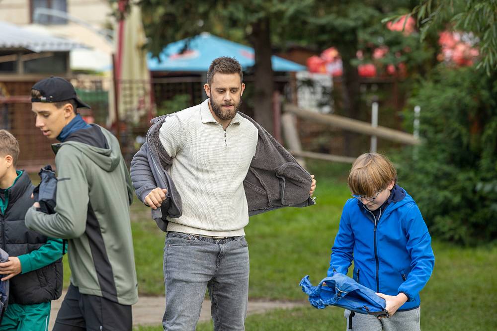 Jedna rodina: Standa tápe, jak být originální při žádosti o ruku. Je už třetím nápadníkem