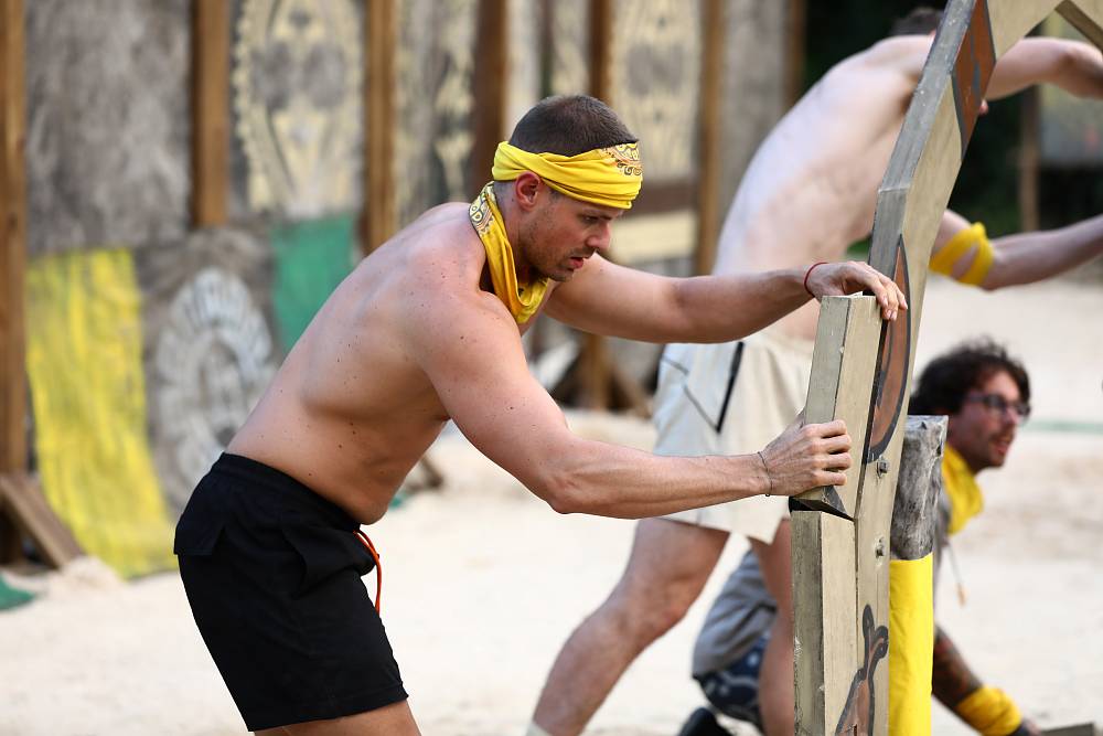 Survivor 2025: Rybářské vybavení se u Dobyvatelů moc neopotřebuje. Kluci si raději zazpívají