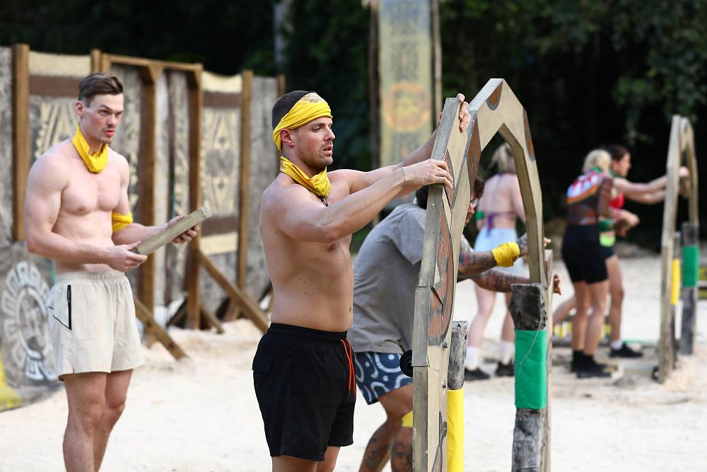 Survivor 2025: Rybářské vybavení se u Dobyvatelů moc neopotřebuje. Kluci si raději zazpívají