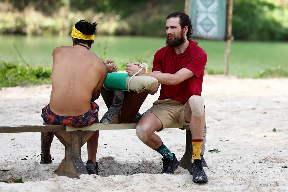 Survivor 2025: Rybářské vybavení se u Dobyvatelů moc neopotřebuje. Kluci si raději zazpívají