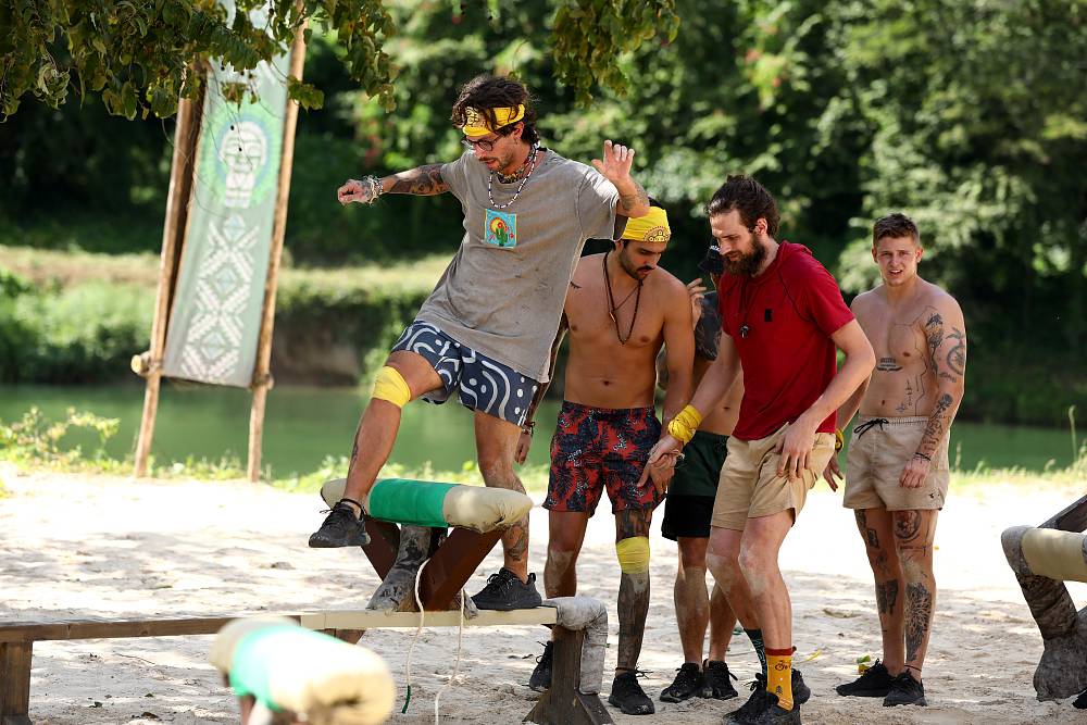 Survivor 2025: Rybářské vybavení se u Dobyvatelů moc neopotřebuje. Kluci si raději zazpívají