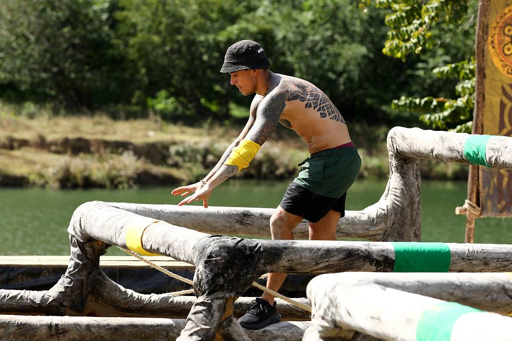 Survivor 2025: Rybářské vybavení se u Dobyvatelů moc neopotřebuje. Kluci si raději zazpívají