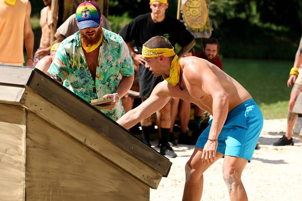 Survivor 2025: Rybářské vybavení se u Dobyvatelů moc neopotřebuje. Kluci si raději zazpívají