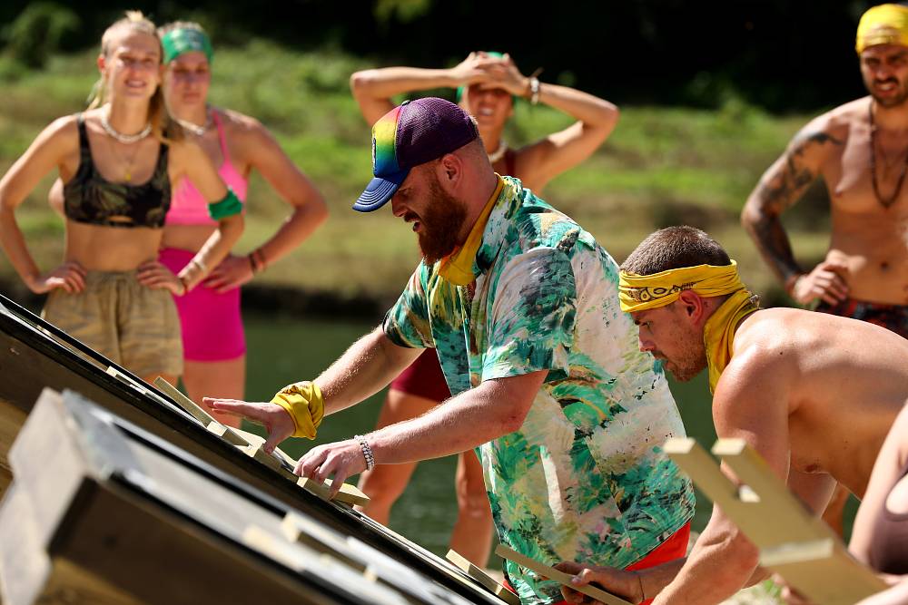 Survivor 2025: Rybářské vybavení se u Dobyvatelů moc neopotřebuje. Kluci si raději zazpívají