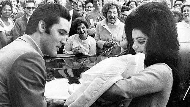 Elvis Presley a Priscilla s Lisou Marie, únor 1968