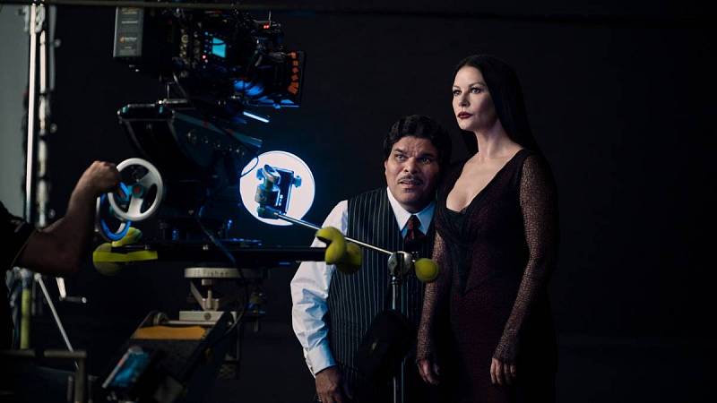 Luis Guzmán a Catherine Zeta-Jones