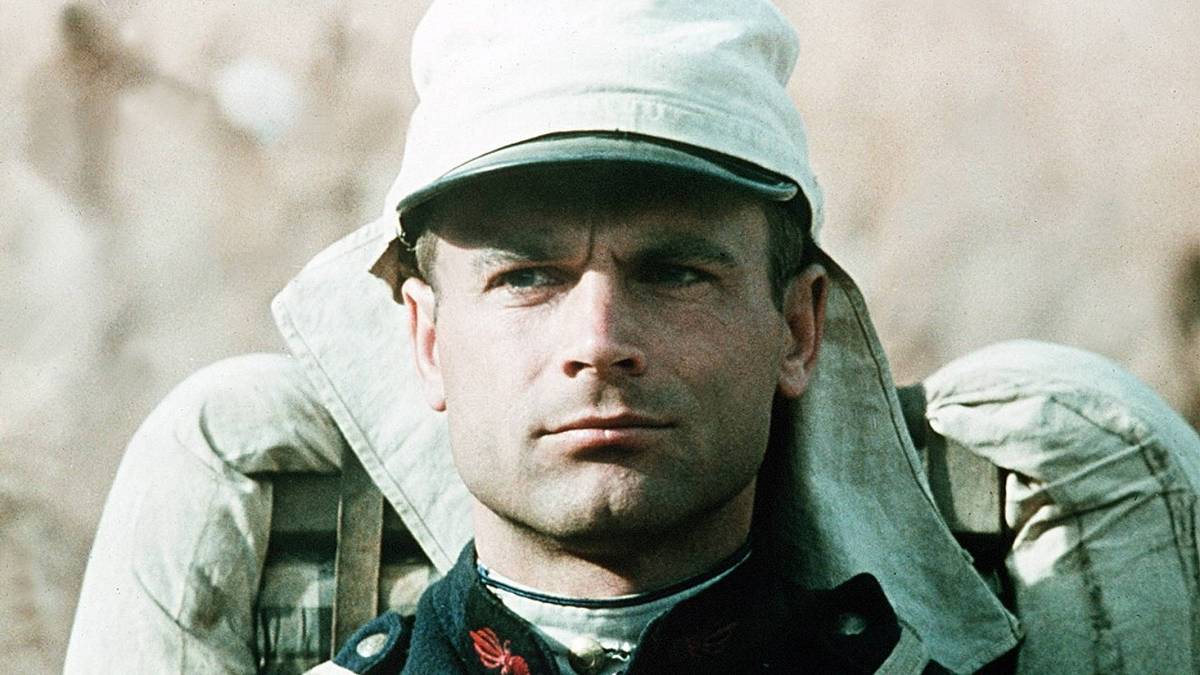 Film Pochoduj nebo zemři: Terence Hill v jedné z hlavních rolí předvedl, že umí i něco jiného než jíst fazole