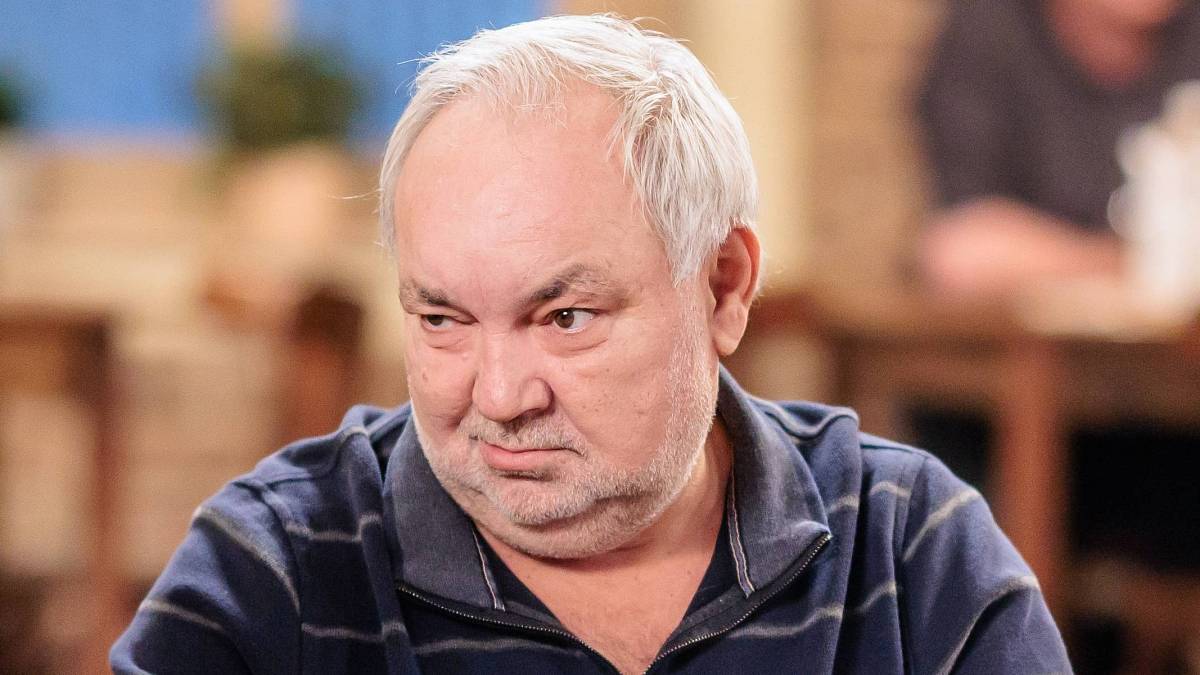 Herec Václav Svoboda hubne pojídáním palačinek. Místo pekáče buchet má jiný cíl