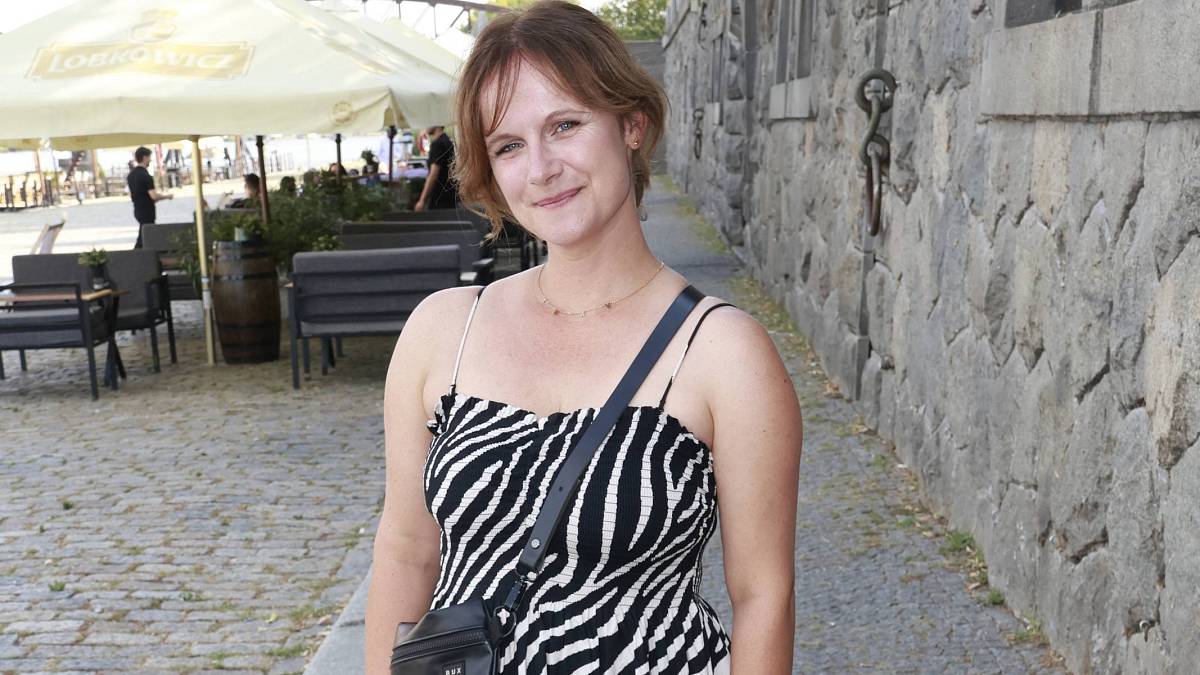 Jindřiška z Pelíšků se vdala za bratra herečky Michaely Badinkové Jindřiška z Pelíšků se vdala za bratra herečky Michaely Badinkové