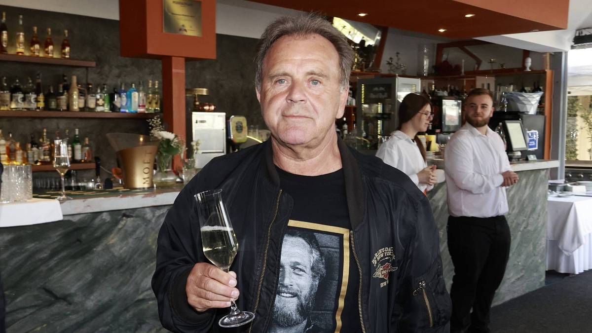 Jakub Smolík: Hvězda, tatínek a motokrosový nervák slaví dnes 66. narozeniny Jakub Smolík: Hvězda, tatínek a motokrosový nervák slaví dnes 66. narozeniny