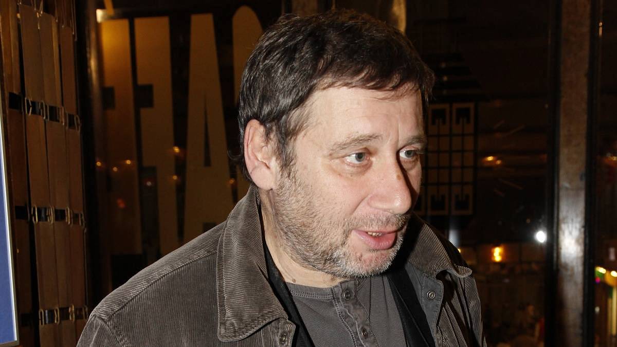 Daří se mu vše, co čeho se pustí. Přesto ho diváci mají rádi hlavně díky 3 seriálovým rolím Daří se mu vše, co čeho se pustí. Přesto ho diváci mají rádi hlavně díky 3 seriálovým rolím