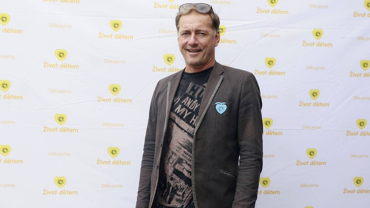 Petr Vondráček se zamiloval do finalistky první řady Superstar Šárky Vaňkové. Svědčí mu to Petr Vondráček se zamiloval do finalistky první řady Superstar Šárky Vaňkové. Svědčí mu to