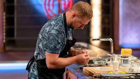 Nový MasterChef: Šikovnost skláře se může hodit i v kuchyni. Ondra oslnil i slavnou cukrářku