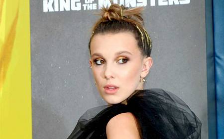 Kdo je herečka Millie Bobby Brown, představitelka Enoly Holmes? Je jí teprve 16 let, ale už má pořádně rozjetou kariéru