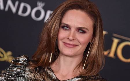 Jak dnes žije Emily Deschanel ze Sběratelů kostí a kdo ze seriálových kolegů patří mezi její nejlepší přátele