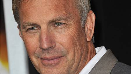 Kevin Costner oslavil 67 let a pořád by stál za hřích