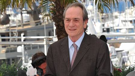 Tommy Lee Jones: Za uprchlými mimozemšťany se už nehoní, ale svých 74 let, které slaví 15. září, si užívá s úsměvem