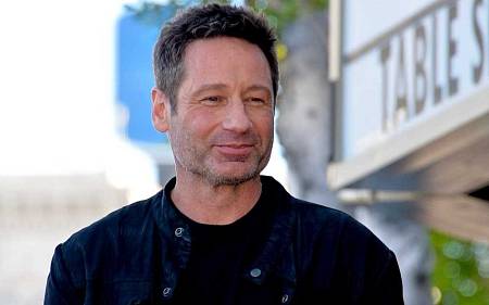 David Duchovny slaví 60 let, ale věk ani sledování mimozemských stop v seriálu Akta X mu sexappeal rozhodně neubírá