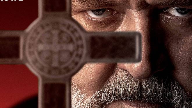 Russell Crowe to brzy rozbalí na Netflixu. Jako Papežův exorcista se postaví ďáblu