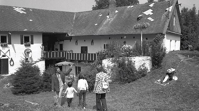 Filmová hádanka pro nadšence českých filmů: Tento plodný rok minulého století nám přinesl hrstku hezkých letních komedií